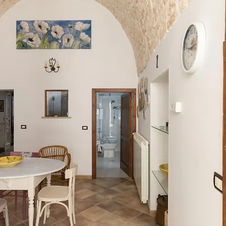 Vintage Con Balcone By Wonderful Italy *