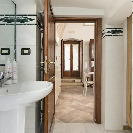 Vintage Con Balcone By Wonderful Italy