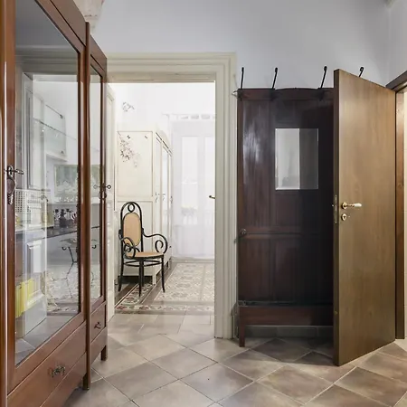Vintage Con Balcone By Wonderful Italy