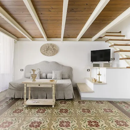 Vintage Con Balcone By Wonderful Italy
