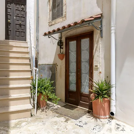 Vintage Con Balcone By Wonderful Italy