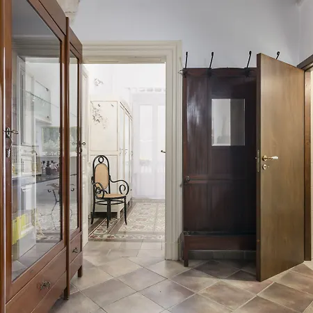 Vintage Con Balcone By Wonderful Italy