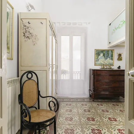 Vintage Con Balcone By Wonderful Italy